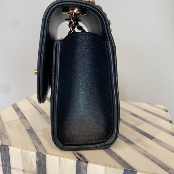 Chanel! Never used, crossbody 2021 quilted lambskin purse - Picture 4 of 11